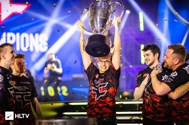 LPL官方：剑气纵横，披荆斩极，恭喜WBG晋级下一轮