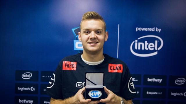 即使拥有优势，我们也赢不了！ knight 的Tsar逆向进入仓库扭转局势。在28分钟时， Bilibili Gaming 横扫 LNG Esports