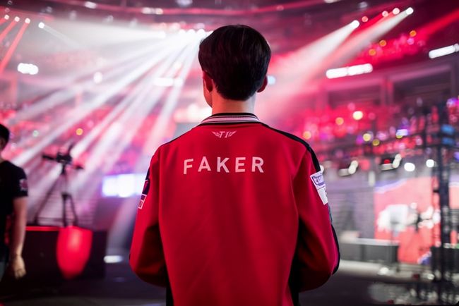 LNG Esports 官方： XiaoPeng 加入团队担任助理教练